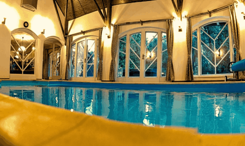 Beltéri medence az apartmanba